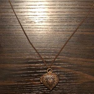 Heart pendant necklace